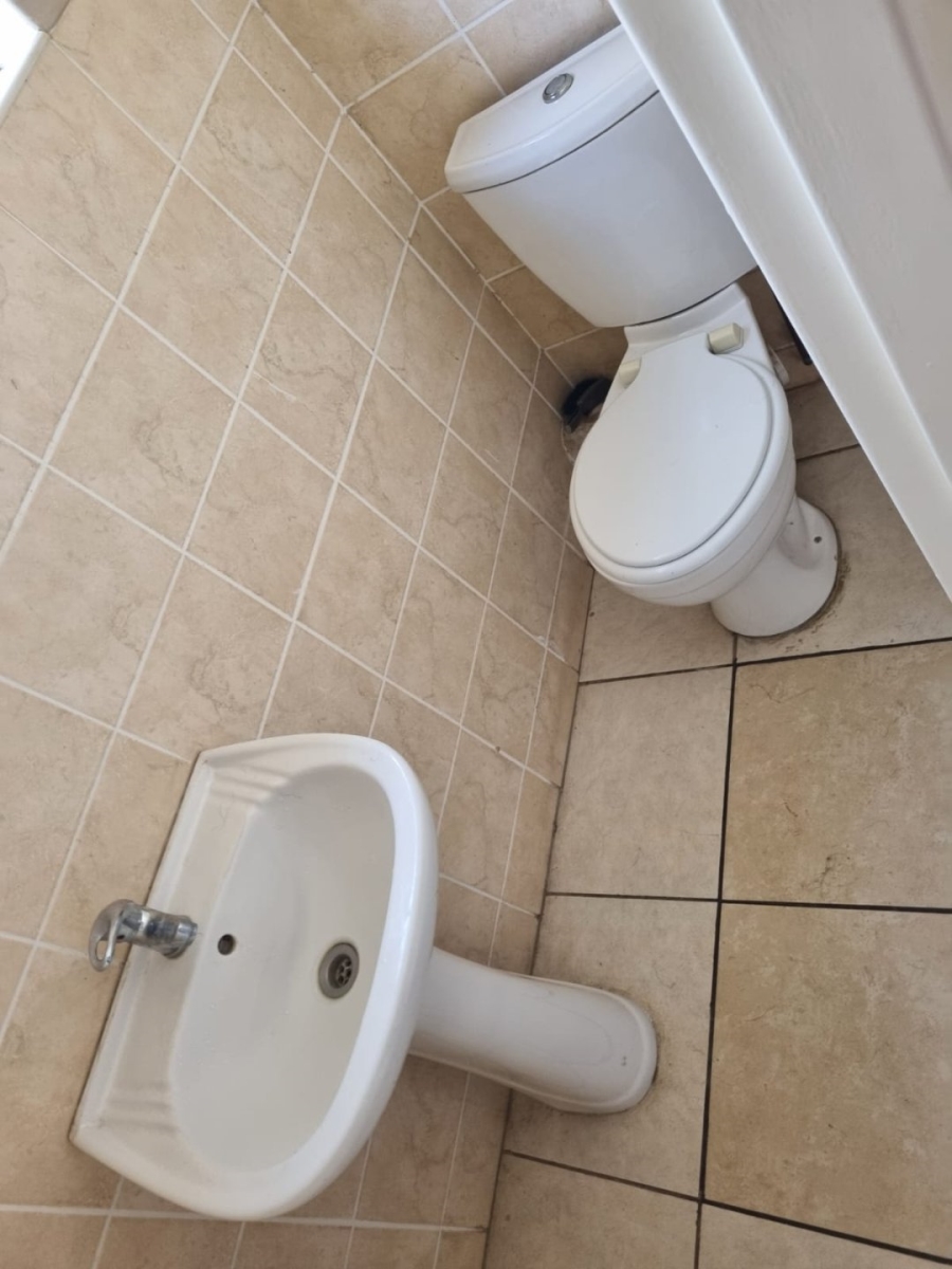 5 Bedroom Property for Sale in Brandwag Free State